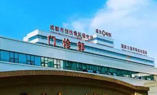 成都大學(xué)附屬醫(yī)院口腔科方面怎么樣？為患者解決各種問(wèn)題